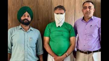 Vb-Nabs-Mc-Building-Inspector-For-Taking-Rs-25-000-Bribe