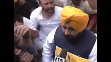 Aam-aadmi-party-protest-outside-pm-residence-education-minister-harjot-singh-bains-